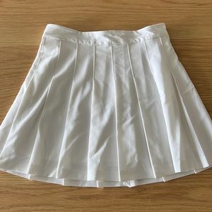 Aritzia white tennis skirt
